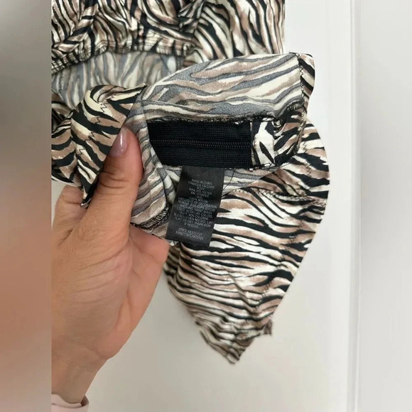 Guess Women's Black and Gold Corset Bustier Size Medium - Picture 8 of 8